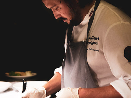 Top 5 Features to Look For in a Bib-Style Apron